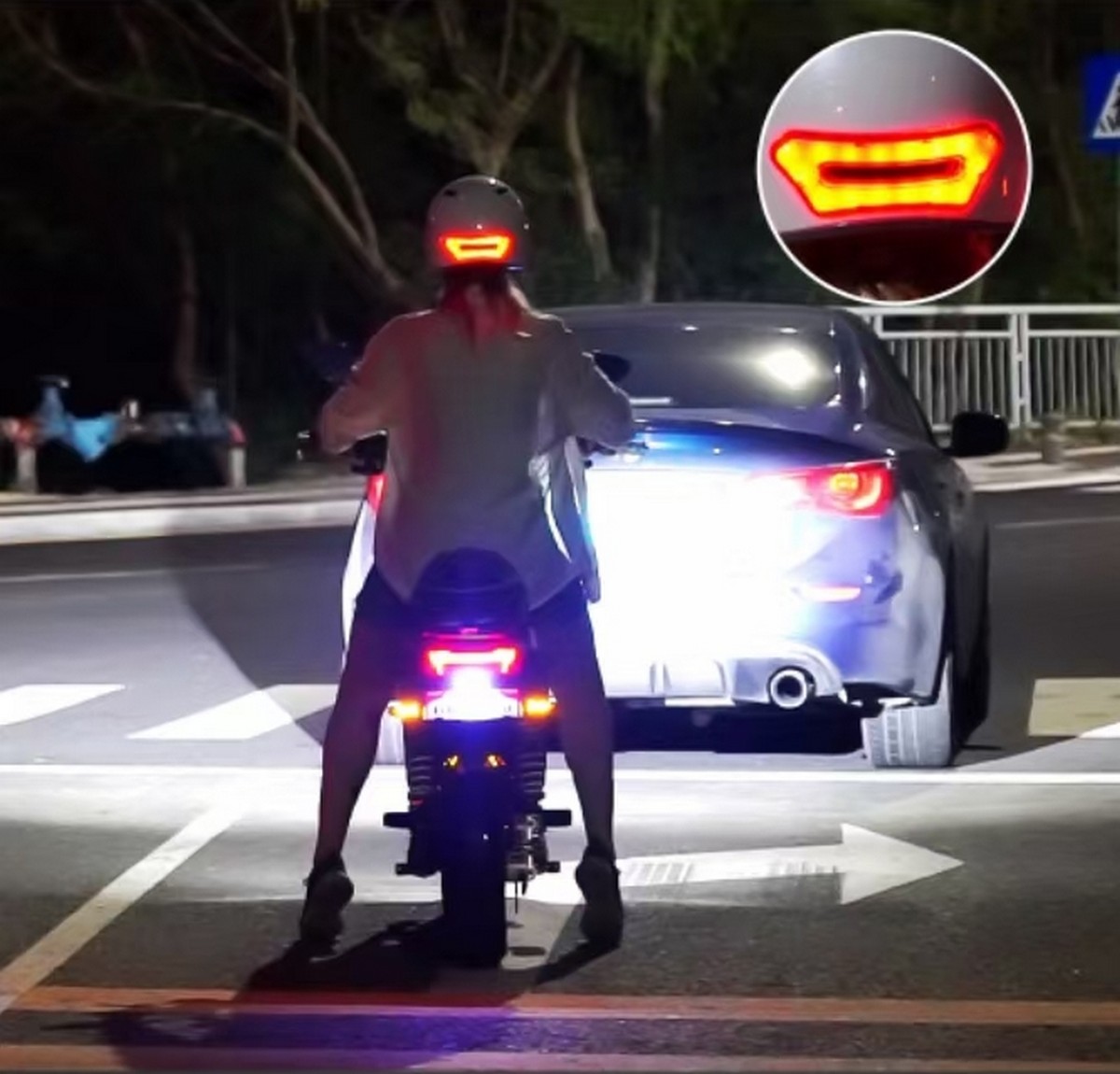 каска с осветление на мотоциклет