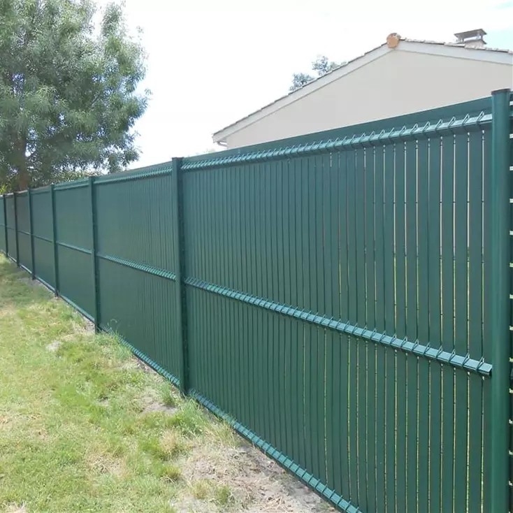 ограда около къщата - пластмасова пвц обшивка