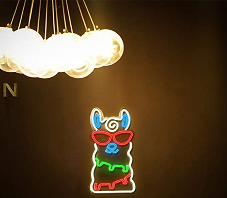 светещо лого на лама неонова стена
