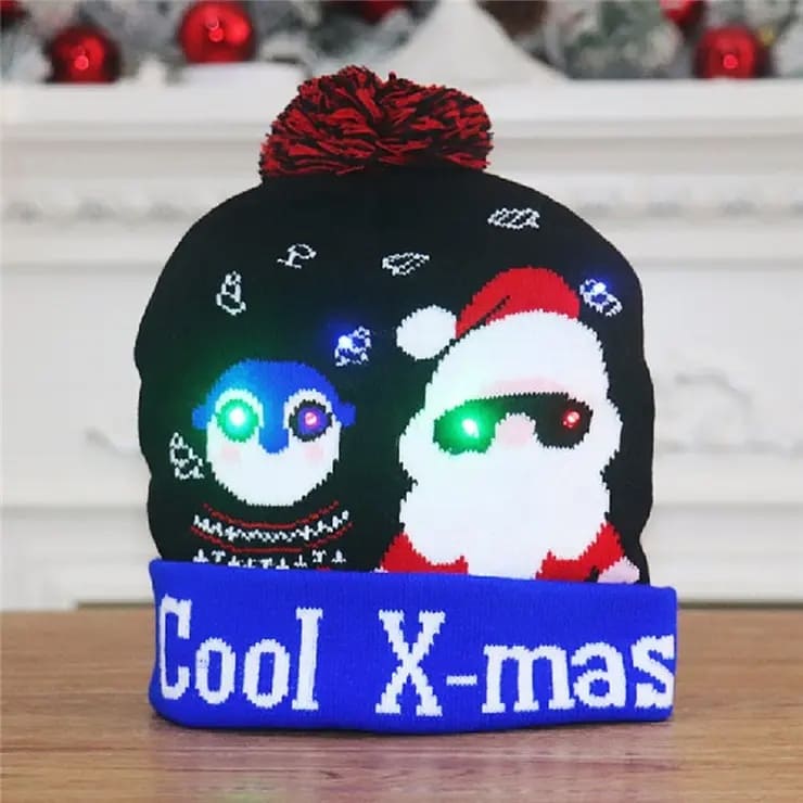 Зимна шапка с помпон светеща Коледа с LED крушки - COOL X-MAS