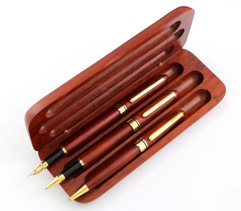 подаръчен комплект химикалки с дървена кутия за химикалки