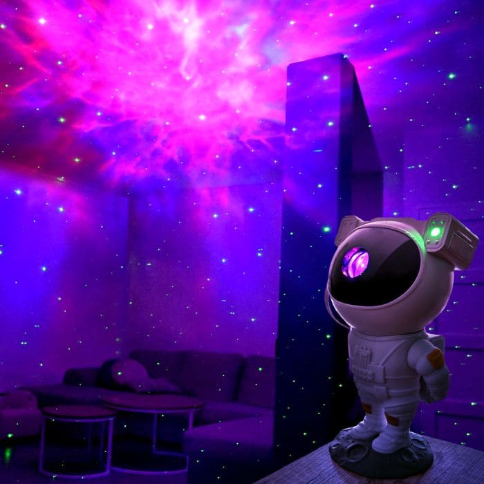 космонавт стенен проектор нощно небе галактика