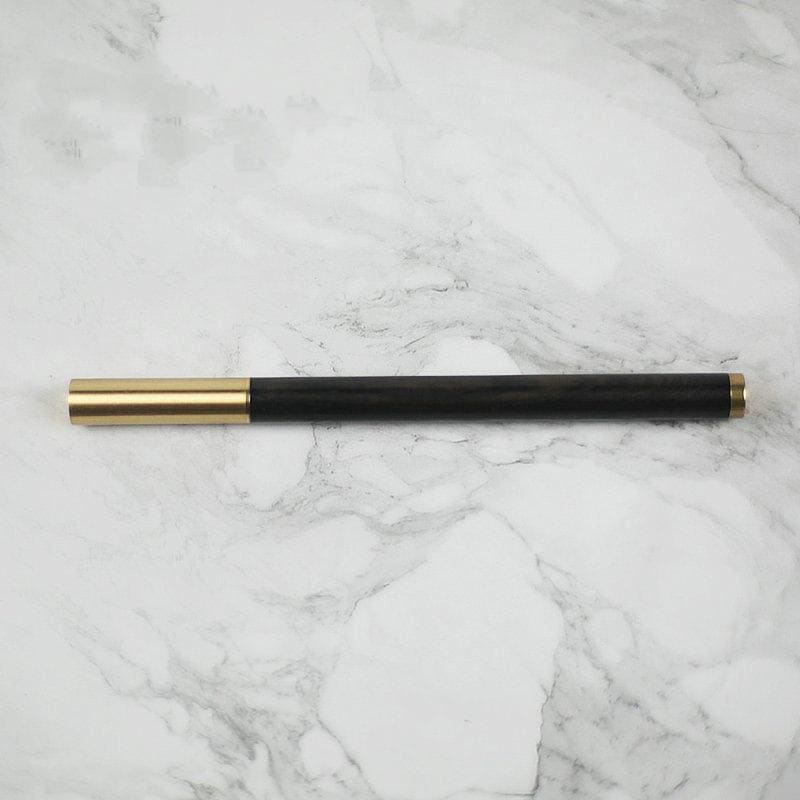 златна химикалка с дърво
