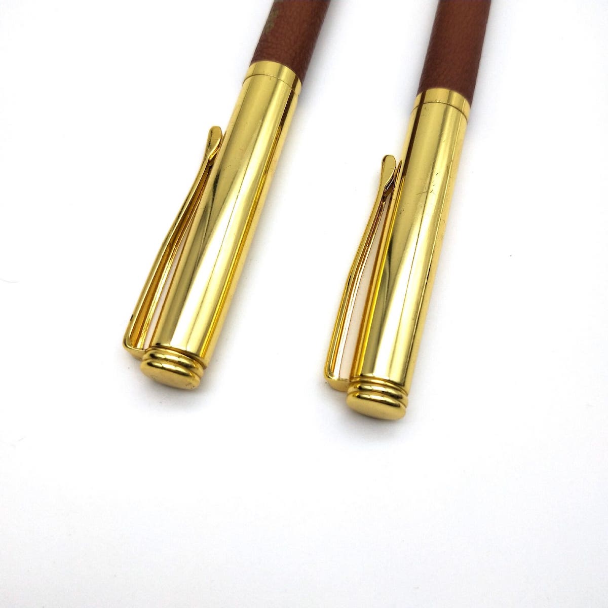 луксозна златна химикалка с кожа