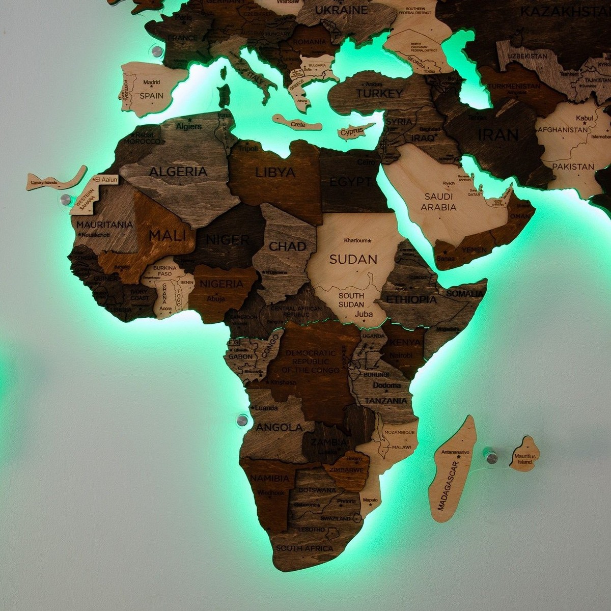дървени световни карти с led подсветка