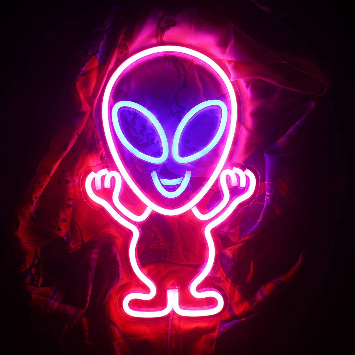 LED неоново лого, светещо на стената - извънземно
